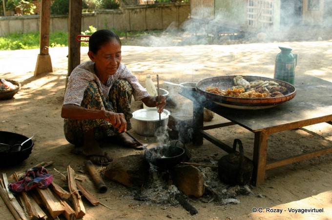Open-Air-Küche, Mingun, Mandalay - Myanmar (Birma)