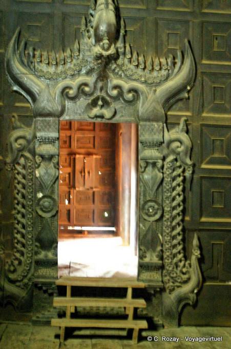Innenarchitektur des Klosters Bagaya Kyaung, Inwa, Mandalay - Myanmar (Birma)