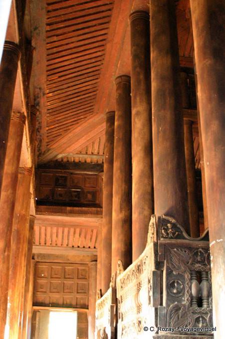 Mandalay, Holzsäulen Bagaya Kyaung Kloster, Inwa - Myanmar (Birma)