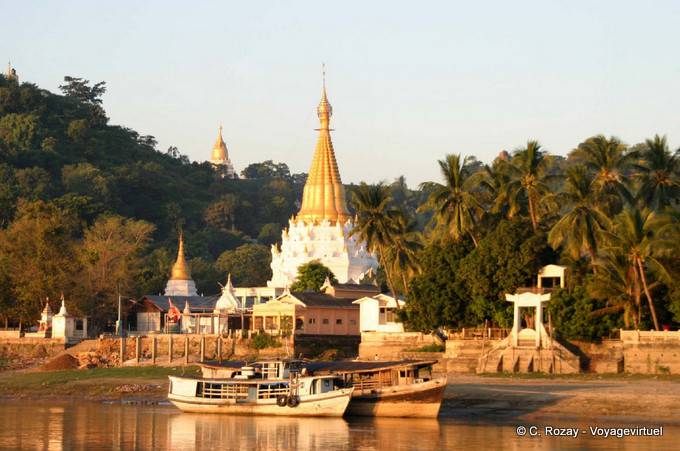 Ankunft im Hafen Sagaing - Myanmar (Birma)