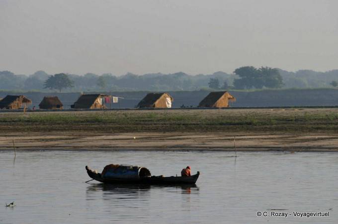 Landschaft am Ufer des Ayeyarwady, Mandalay - Myanmar (Birma)