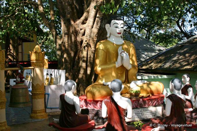 Gebet um die sitzenden Buddha in Dharmachakra Mudra-Popa Berg - Myanmar (Birma)