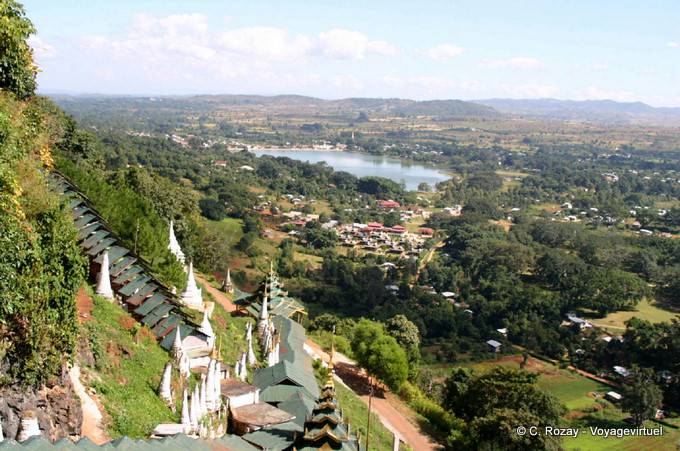 Blick auf den See aus dem Heiligtum Pindaya - Myanmar (Birma)