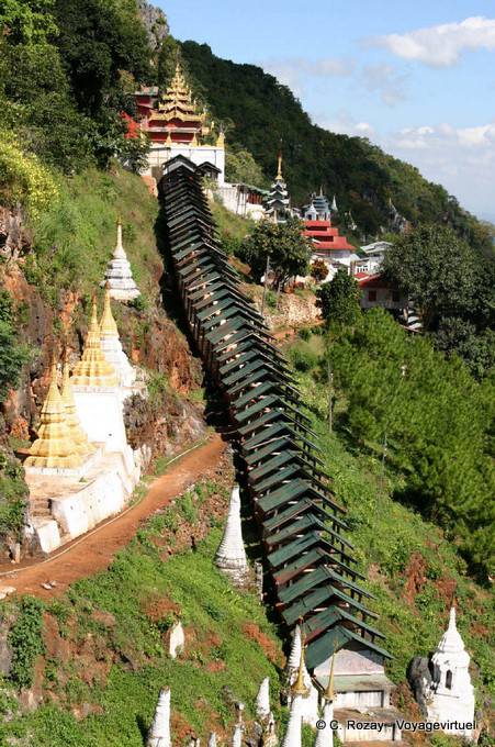 Passage des Aufstiegs zu den Höhlen von Schwe Umin, Pindaya - Myanmar (Birma)