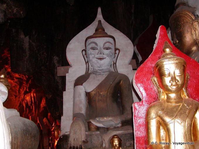 Mudra unter der Erde zu bezeugen, sitzenden Buddha, Pindaya - Myanmar (Birma)