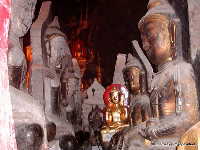 Doppelreihe von Buddhas face-to-face Schwe Umin Höhle (Goldene Höhle), Pindaya - Myanmar (Birma)