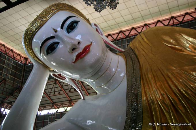 Liegender Buddha Vorderansicht, Kyaukhtatgyi Pagode, Yangon - Myanmar (Birma)