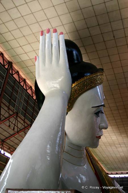 Buddhas Kopf im Kyaukhtatgyi Pagode, Yangon liegen - Myanmar (Birma)