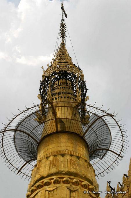 Close-up auf der Spitze des Stupa Botataung Pagode, Yangon - Myanmar (Birma)