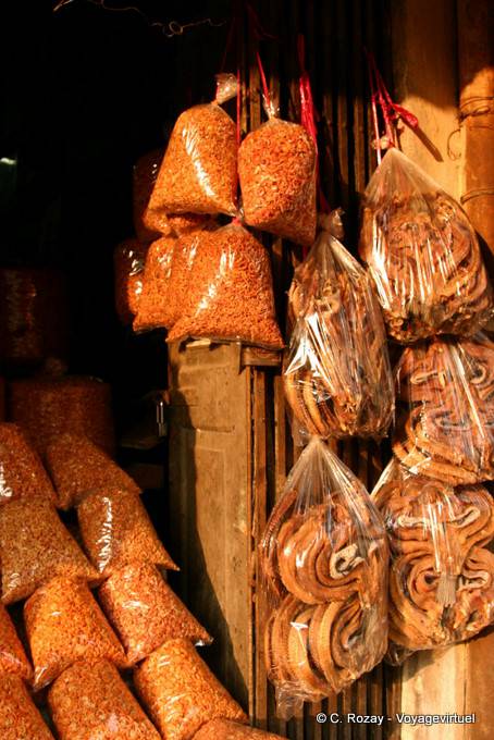 Schlangen und Würmer essen lokale Küche, Rangun - Myanmar (Birma)