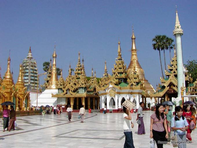 Mit Blick auf den Mahabodhi Tempel, Shwedagon-Pagode, Rangun - Myanmar (Birma)