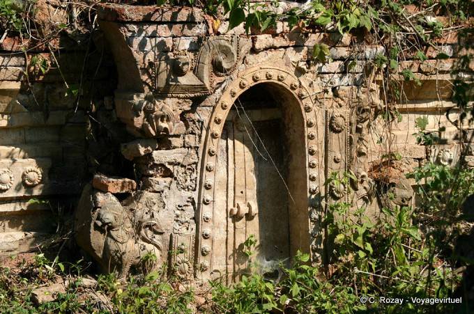 Antike Tür zum Löwen: Stätte von Sankar (Sagar) - Myanmar (Birma)