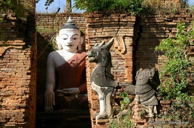 Buddha in einem gepflegten Ziegelpagode Stätte von Sankar - Myanmar (Birma)