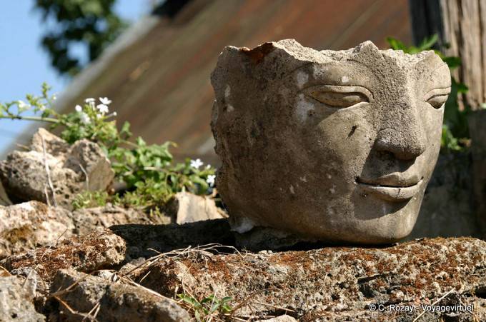 Schönheit auf der archäologischen Stätte Sankar - Myanmar (Birma)