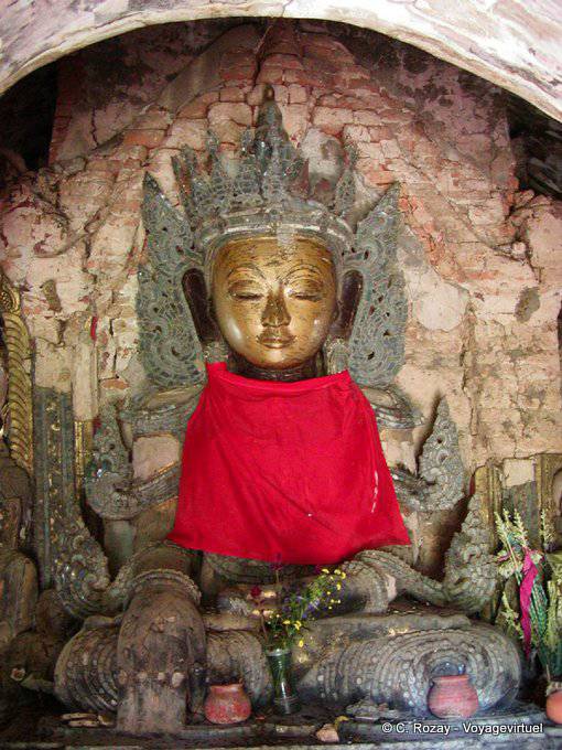Alte Buddha in den Komplex der Takhaung Mwedaw, Sagar - Myanmar (Birma)
