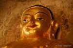 Die Augen des Buddha, die rauchen einen Joint, Bagan hatte, Birma.