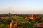 Abendlichter auf den Tempel und Pagoden in Bagan, Birma.