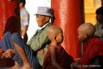 Face-to-Face-Novizen, Shwezigon Temple Bagan, Birma.