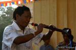 Musiker sein Instrument bläst, Bagan, Birma.