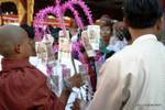 Tickets buddhistischen Angebot Bagan, Birma.