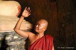 Attitude von buddhistischen Mönch Bagan, Birma.