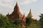 Tempel hinter dem Stupa von Dhammayazika Pagode in Bagan, Birma.
