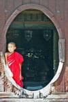 Junger Mönch im Kloster Tor Shwe Yan Pyay, Inle-See, Birma.