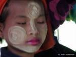 Gesicht im thanaka bè gya, Inle-See gemalt, Birma.