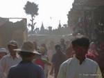 Dusty Atmosphäre während der Markt Khaung Daing, Inle-See, Birma.