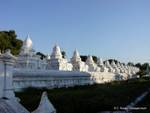Einige der 769 Stupas Ledger Kuthodaw, Mandalay, Birma.