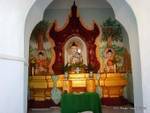 Triptychon der Buddhas auf einem Altar-U-Ponnya Sun-Shin, Mandalay, Birma.