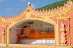 Shwe Oo Min-Pagoden, Buddha hinter den Toren, Pindaya liegen, Birma.