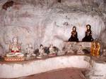 Buddhas aus unterschiedlichsten Ländern und Materialien, Pindaya Höhlen, Birma.