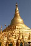 Achteckige goldene Kuppel der Shwedagon-Pagode, Yangon, Birma.