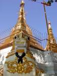 Monster in der Ausrichtung von Stupas, Shwedagon-Pagode, Rangun, Birma.