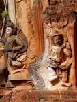 Reliefs an einem der Eingänge von Sankar Heiligtum Sagar, Birma.