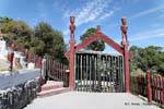 Portal zu den Tikis Tuhourangi-Ngati Wahiao, Whakarewarewa Thermal Village, Rotorua, Neuseeland.