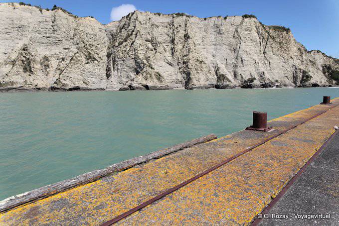 Rails und Klippen, Anaura Bay, Ostkap - Neuseeland