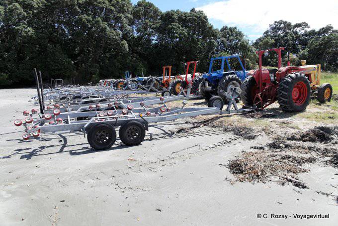 Sammlung Traktor am Strand, Omaio, Ostkap - Neuseeland