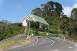 Kleine Kapelle auf Te Araroa Straße tikitiki, Ostkap, Neuseeland.