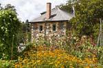 Seitenansicht der Steinspeicher, Kemp-Haus Kerikeri, Northland, Neuseeland.