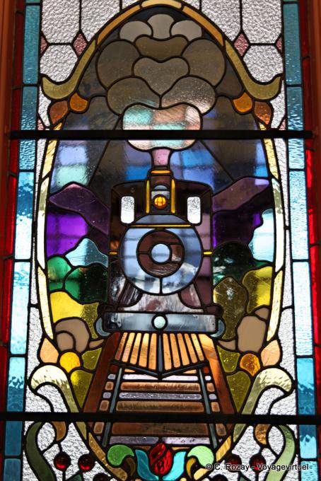 Buntglasfenster, das eine Lokomotive, Dunedin, Railway Station - Neuseeland