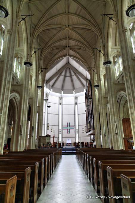 Der Chor und sein Kreuz auf Plexiglas, Dunedin, St Pauls Cathedral - Neuseeland