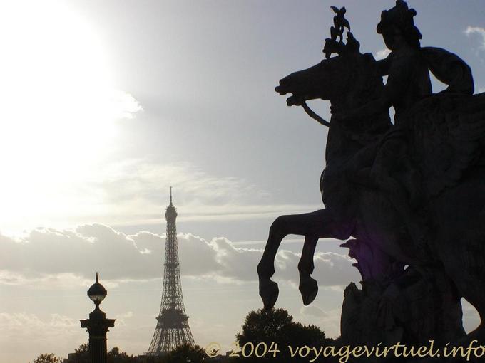 Licht und Schatten, Eiffelturm, Paris, Frankreich