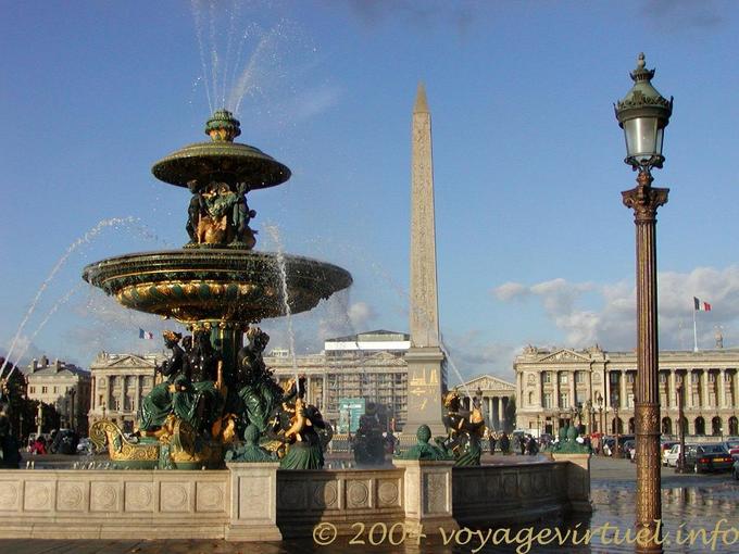 Zwischen Brunnen der Flüsse und Laternenpfahl, Place de la Concorde, Paris, Frankreich
