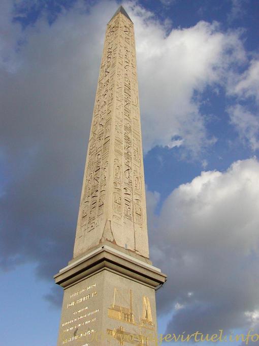Am Fuße des Obelisken, Place de la Concorde, Paris, Frankreich