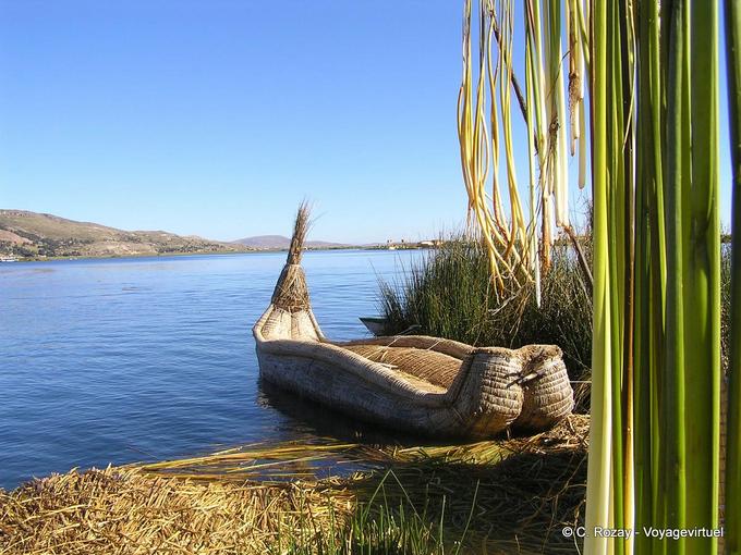 Schwimmende Schilf ein Boot geflochtenen totora, Titicaca -Peru