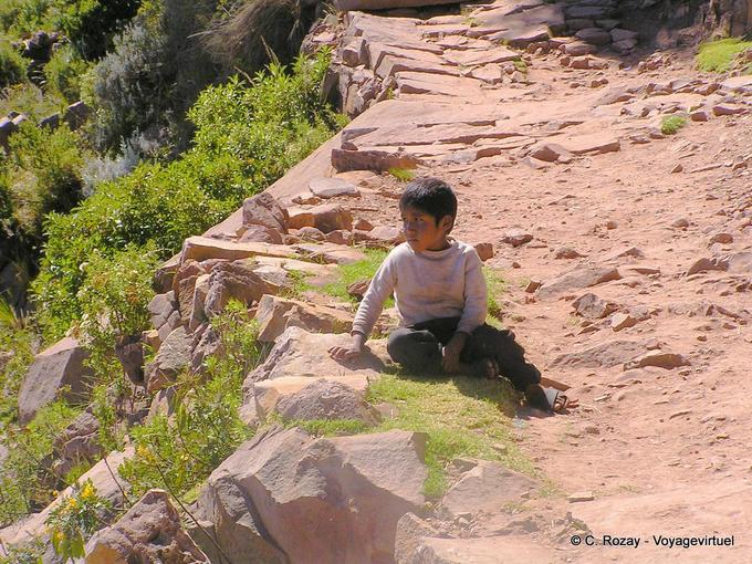 Dreamy Kind auf der Insel Taquile, Titicaca -Peru
