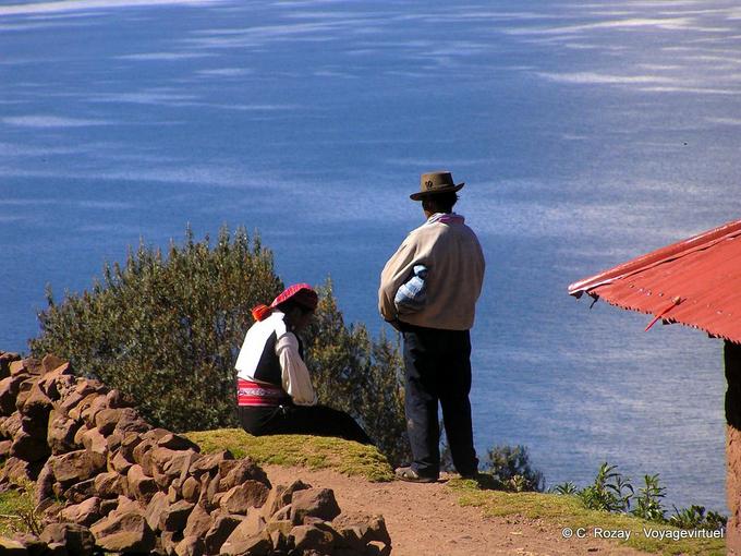 Titicaca, Liebesgeschichte, auf den Höhen von der Insel Taquile -Peru