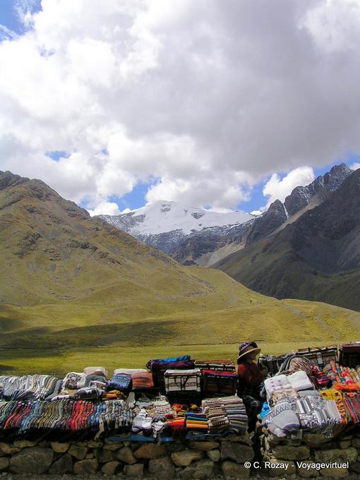 Snowy-Gebirge und lokale Produkte, La Raya -Peru
